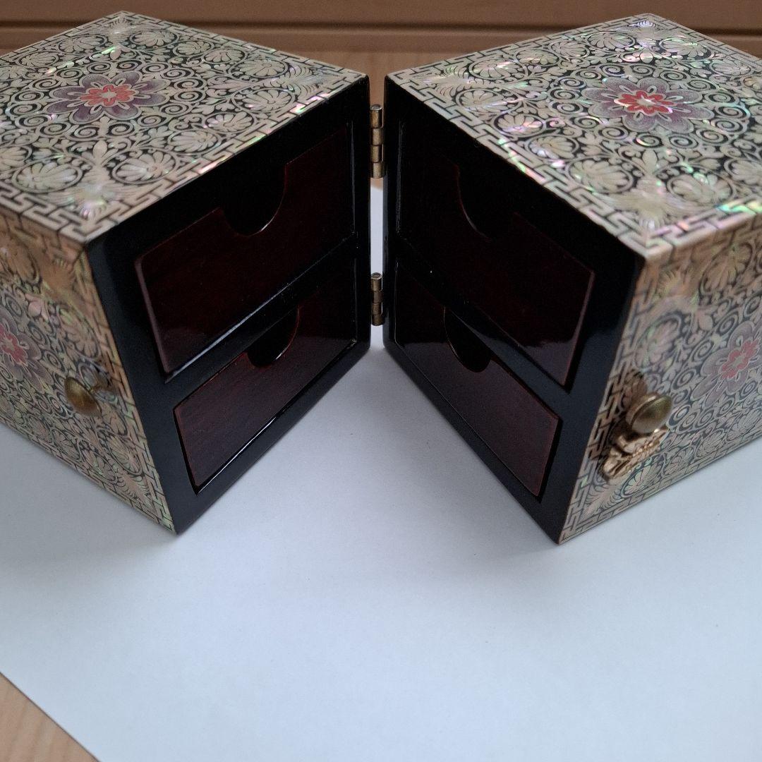 韓国　螺鈿貝殻細工 花模様の装飾箱