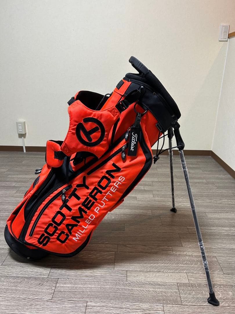 鮮やかなオレンジとブラックのコントラストが美しい！スタンド式キャディバック　軽量