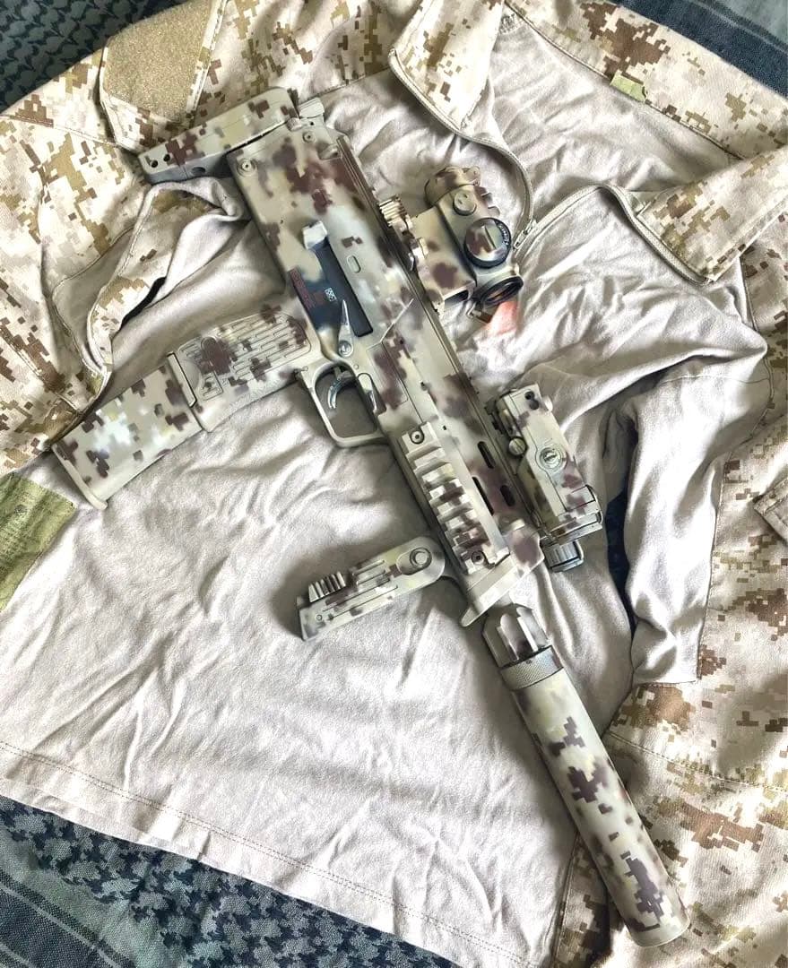 マ*領様 東京マルイ 電動ガンMP7A1 aor1 デジタル迷彩塗装カスタム