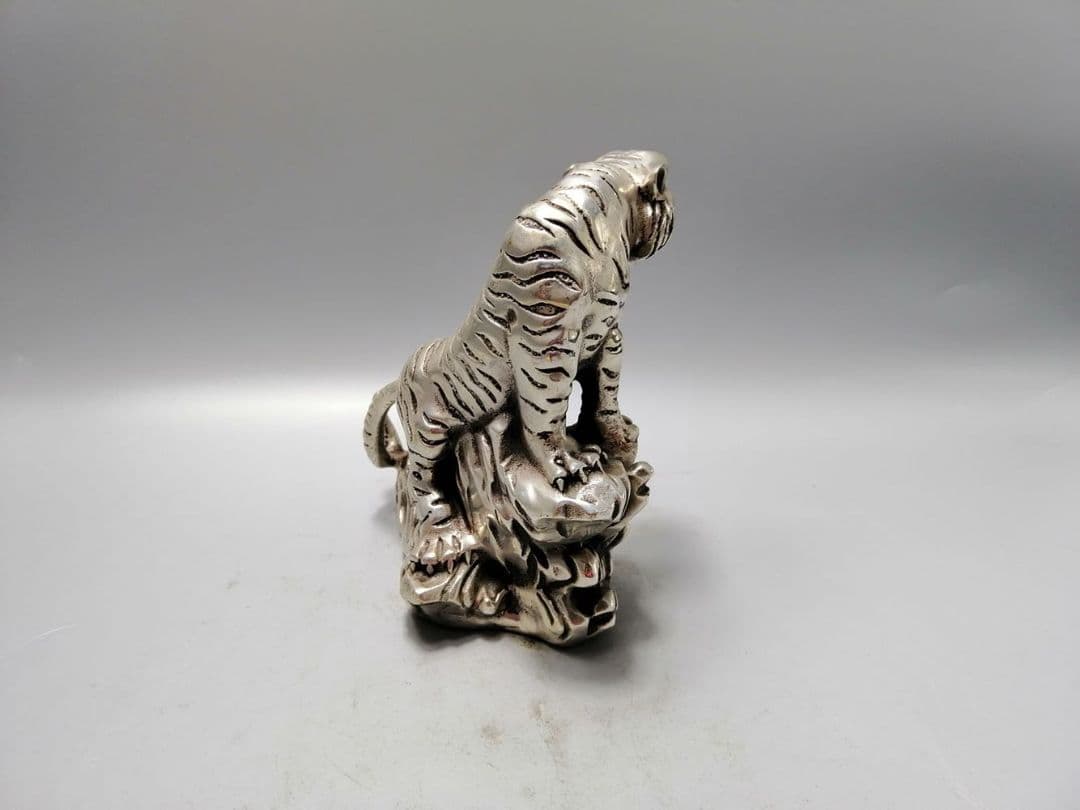 銅製 干支虎 虎嘯山河 茶台 机 事務室 招財 風水 装飾品 工芸品 置物