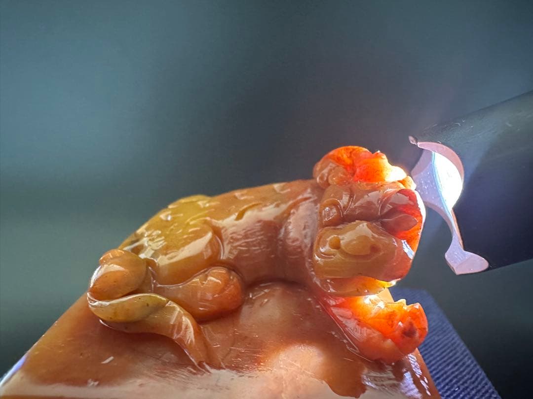 111 紅石瑞獣　ラオス石　手彫り　篆刻　書道　印材　落款　遊印　雅号 箱付き