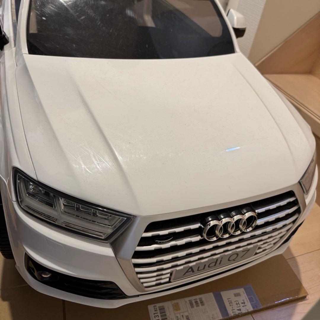 アウディ　こども用電動乗用カー Audi Q7