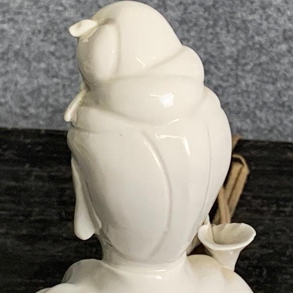 白磁蓮上観音立像箱付き [B29455]