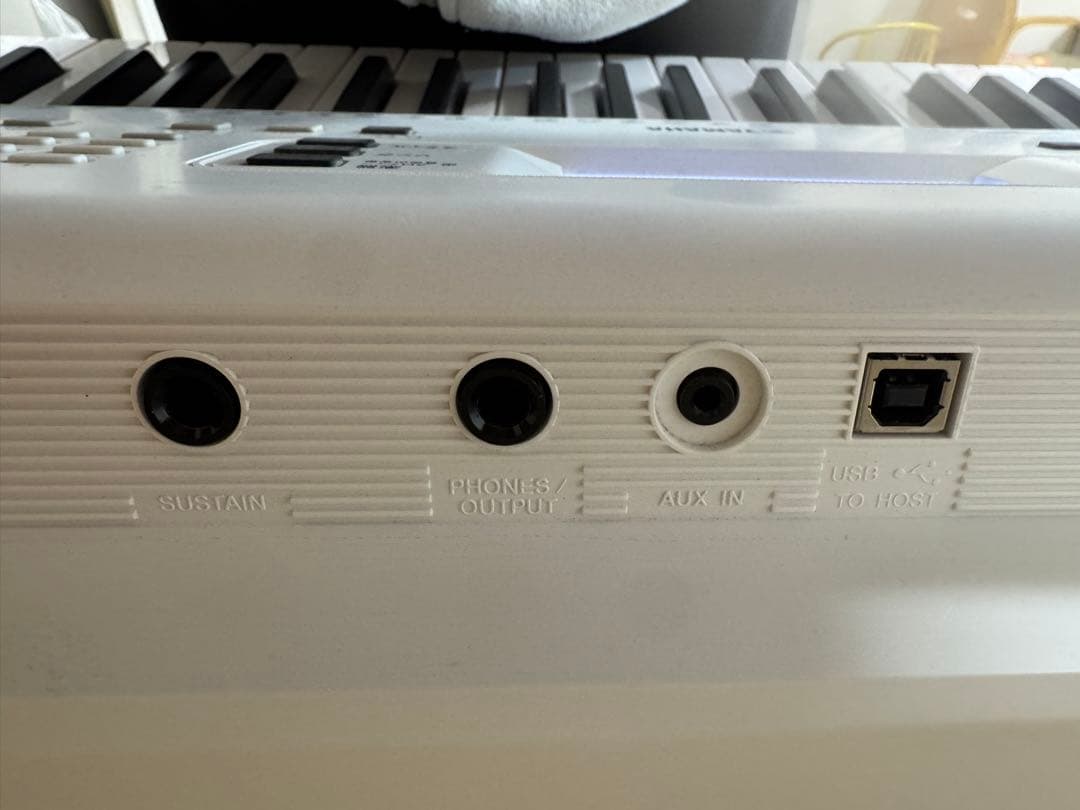 YAMAHA ヤマハ 61鍵キーボード EZ-300 ホワイト　スタンド付き