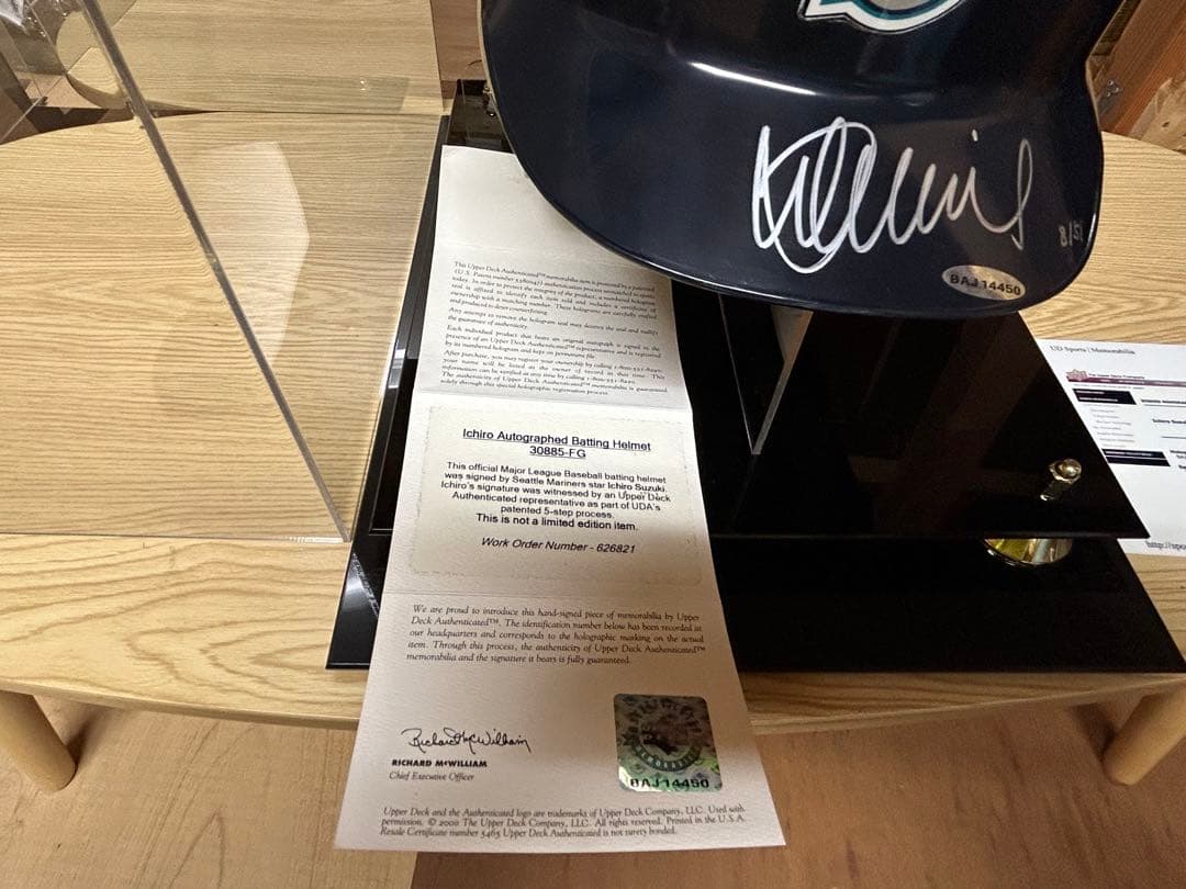 イチローサイン入りシアトル・マリナーズヘルメット