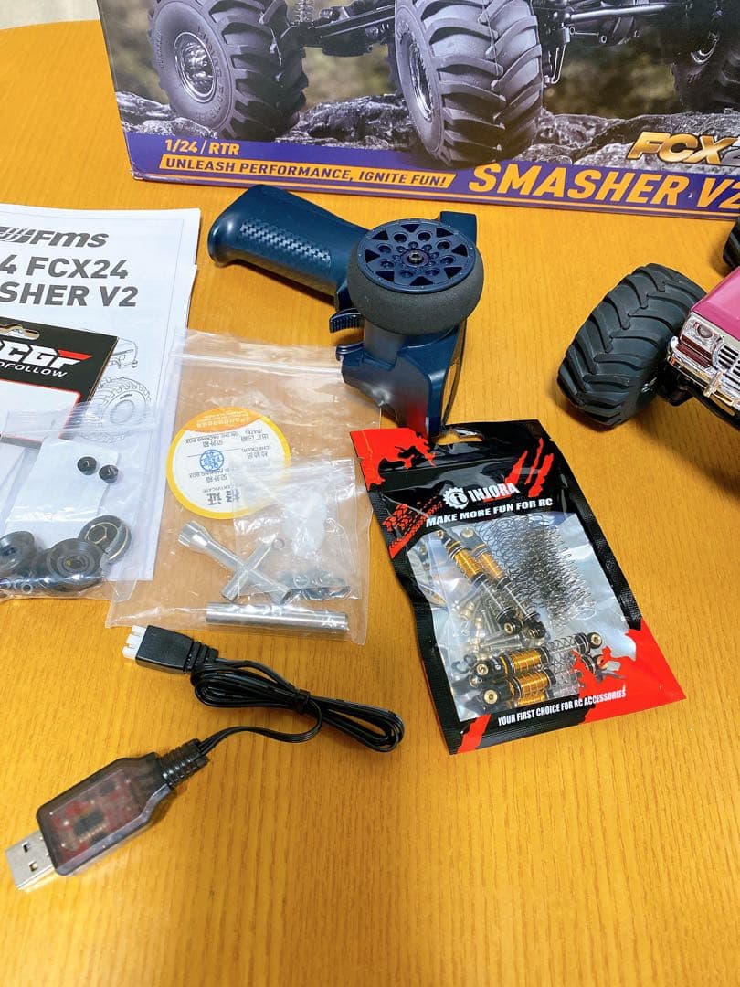 美品　FMS ラジコン　モンスタートラック 1/24 スマッシャー fcx24