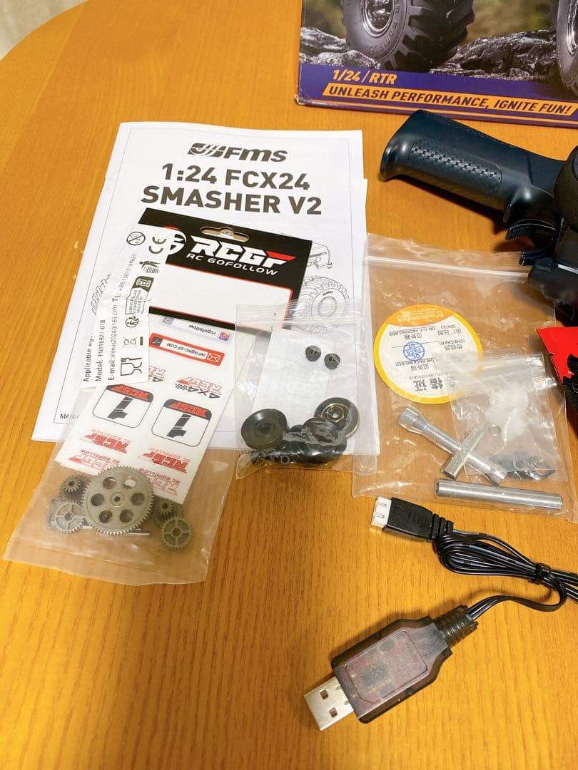 美品　FMS ラジコン　モンスタートラック 1/24 スマッシャー fcx24