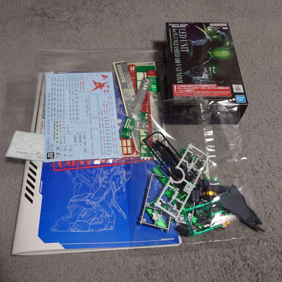 PG UNLEASHED 1/60 νガンダム　完成品　LED 組込み済