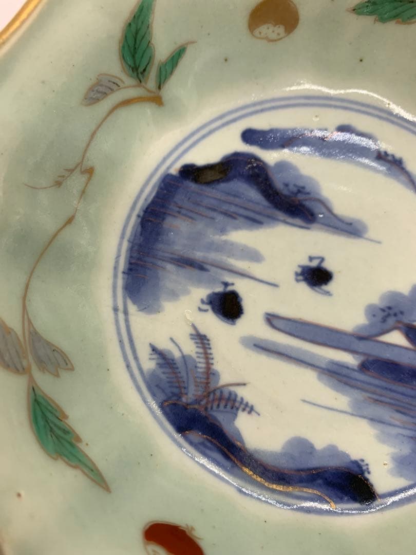 古伊万里焼の青磁色絵　山水栗文　輪花鉢