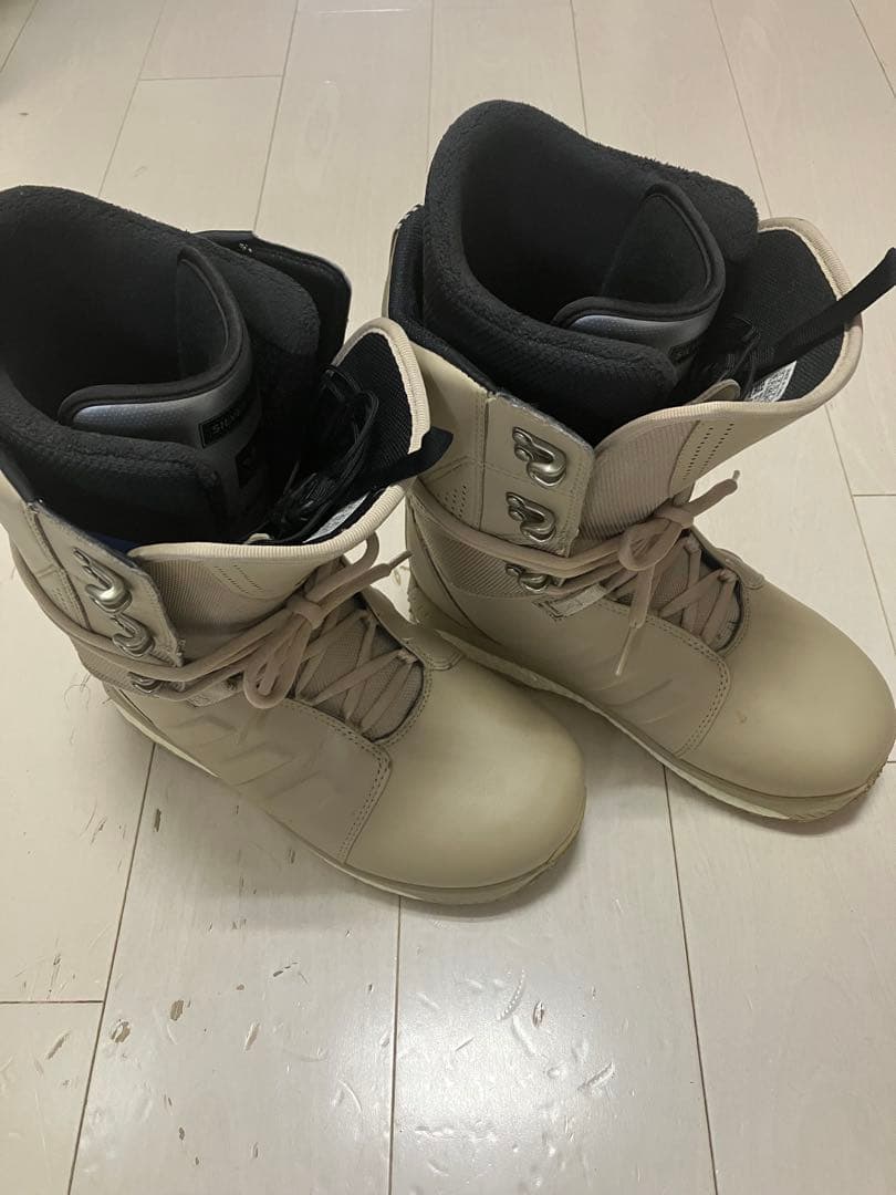 adidas スノーボードブーツ ベージュ