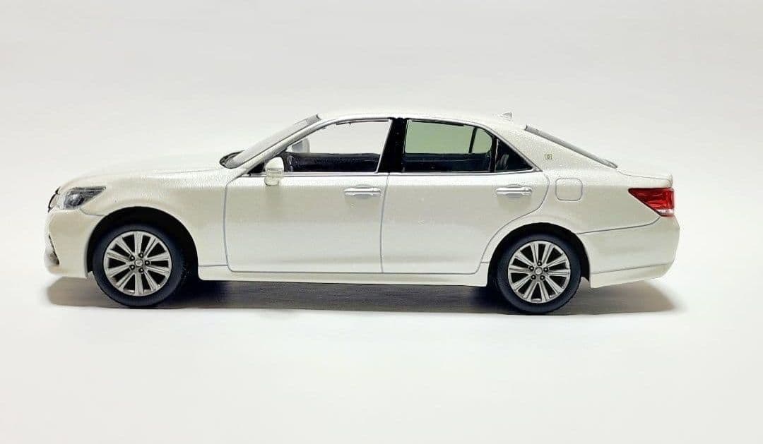 トヨタ 210系クラウンアスリートG後期 カラーサンプル