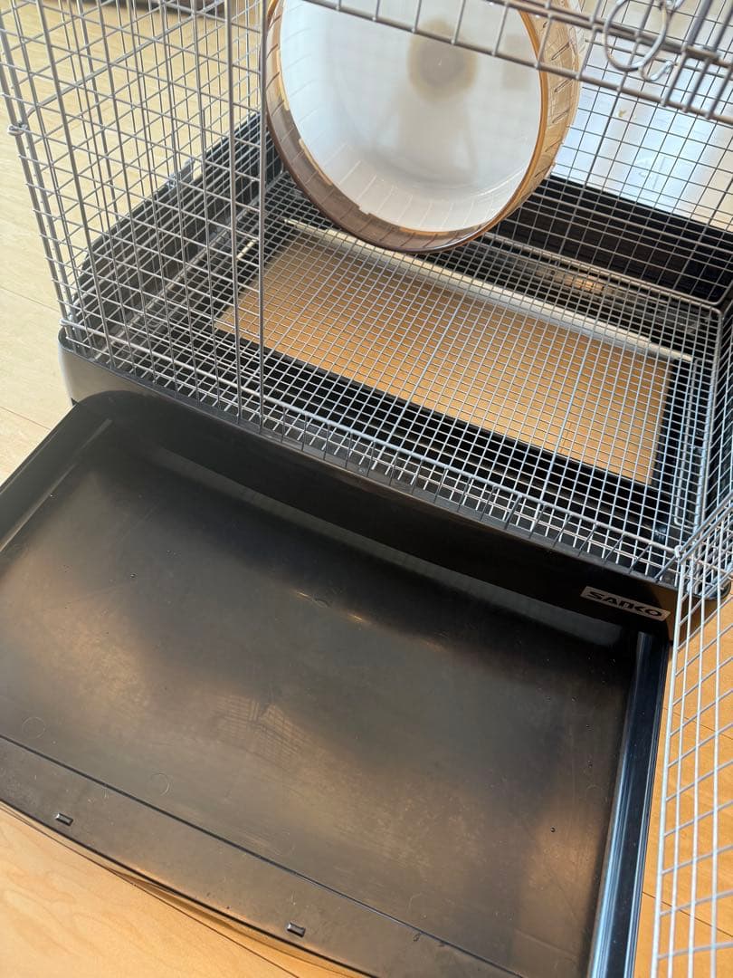 チンチラケージ　SANKO ブラック 62L x 51W x 78H 滑車付き