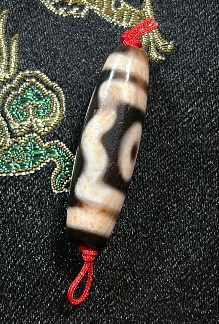 三眼天珠　朱砂　老天珠　台湾至純天珠／送料込　匿名発送／チベット　天珠　お守り