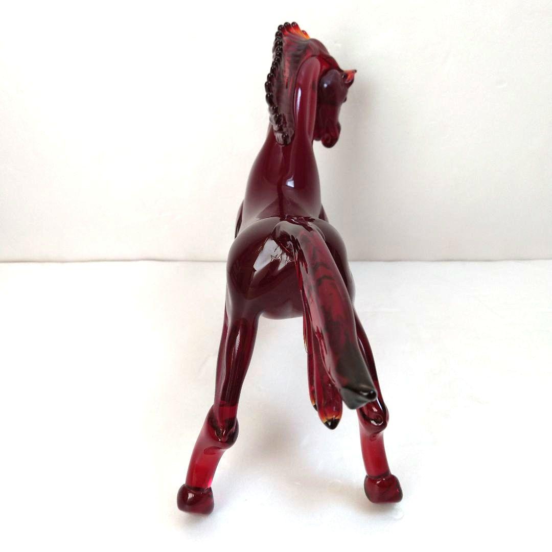 赤色 ガラス製 馬の置物 翼付き