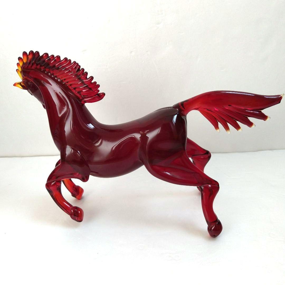 赤色 ガラス製 馬の置物 翼付き