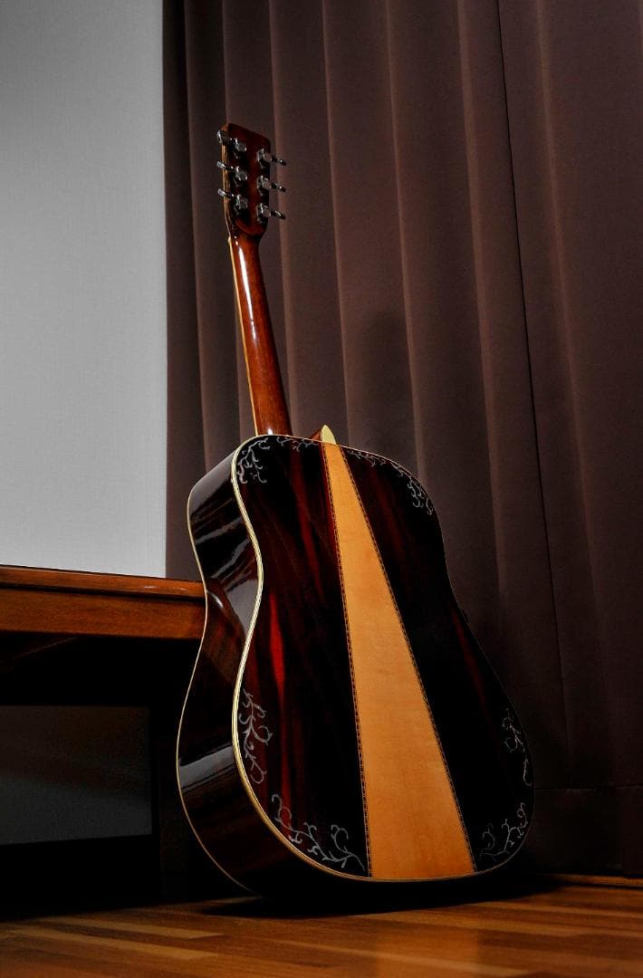 ★MORRIS Wシリーズの華やかな場面で演出を高める【彫刻装飾ギター】