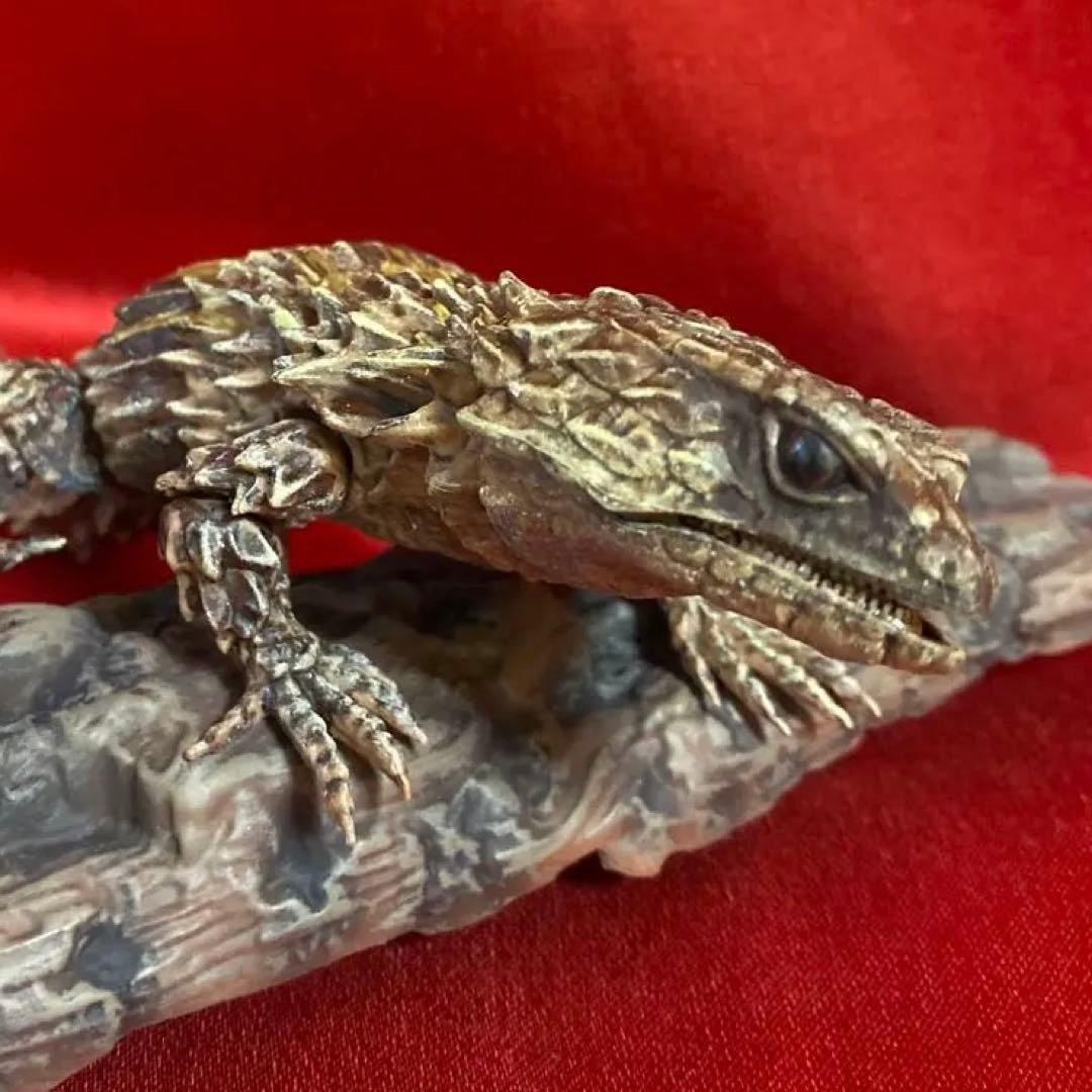 アルマジロトカゲ　リペイント品　だんごむし07 ガシャポンバンダイいきもの大図鑑