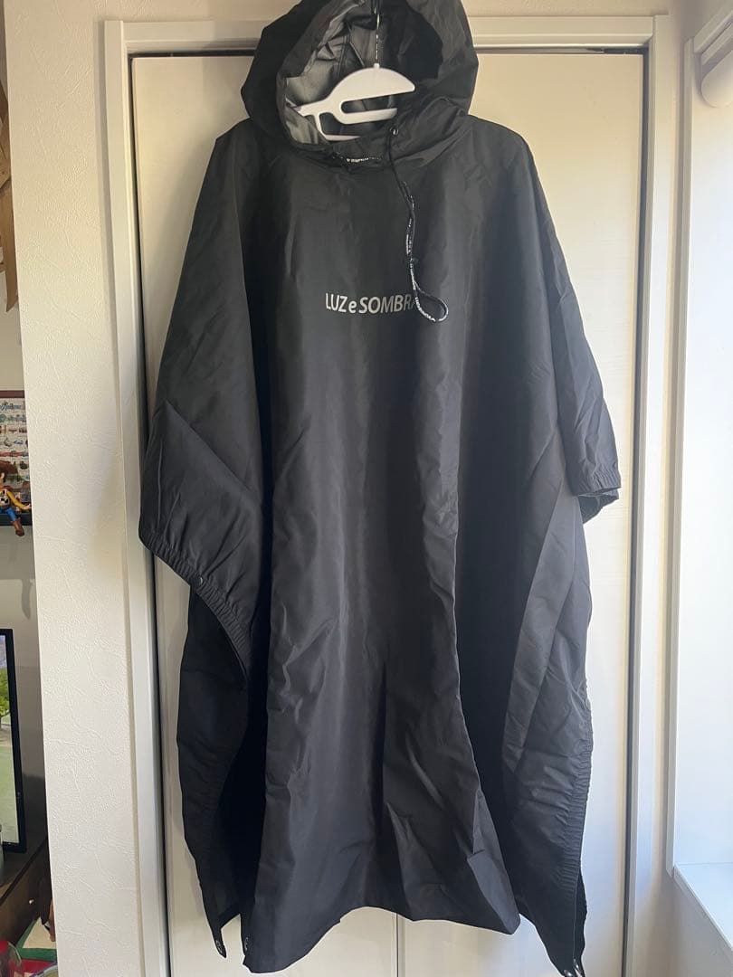 ルースイソンブラ　ポンチョ　ブラック　レインコート　サッカー　フットサル