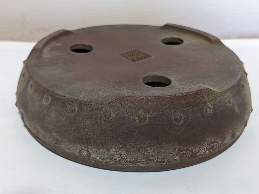 ♦中国古美術品 宜興窯賓山倣古 紫砂 紫泥 鋲打ち丸形三足ミニ盆栽鉢古玩 骨董品