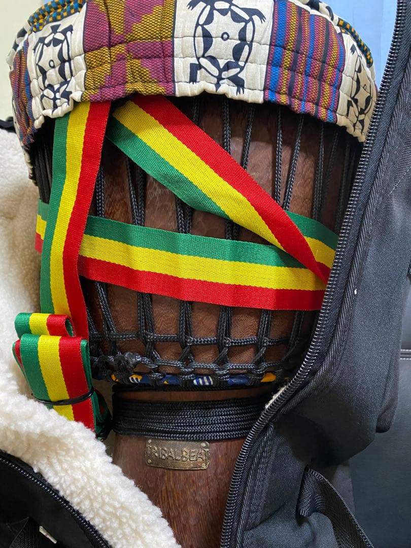 ジャンベ、太鼓、ケース付き、オリジナル　アフリカ。