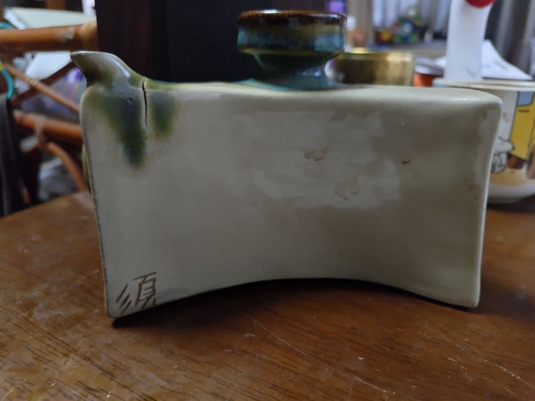 沖縄の陶器　ダチピン