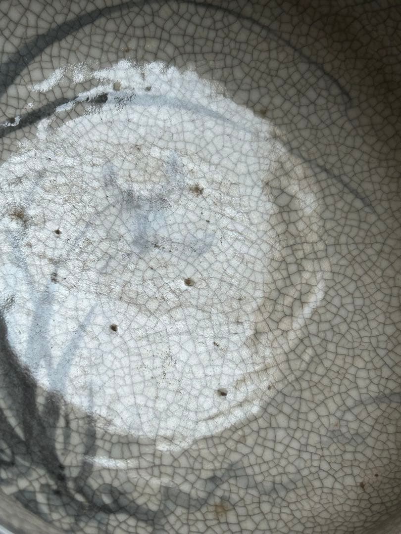 美しい古美術◾️蔵からステキな春蘭の描かれた雰囲気の良い陶器がでて来ました。