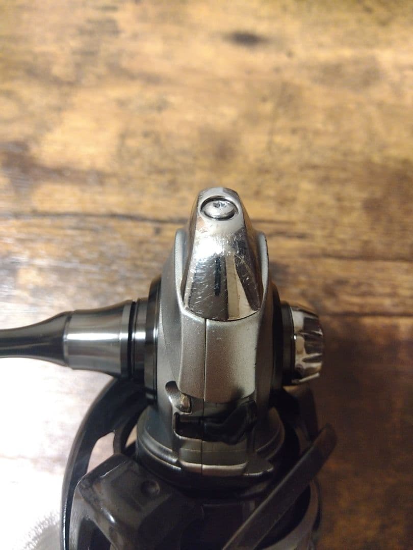 DAIWA 18CALDIA LT3000-CXH 　IOS花梨ノブ