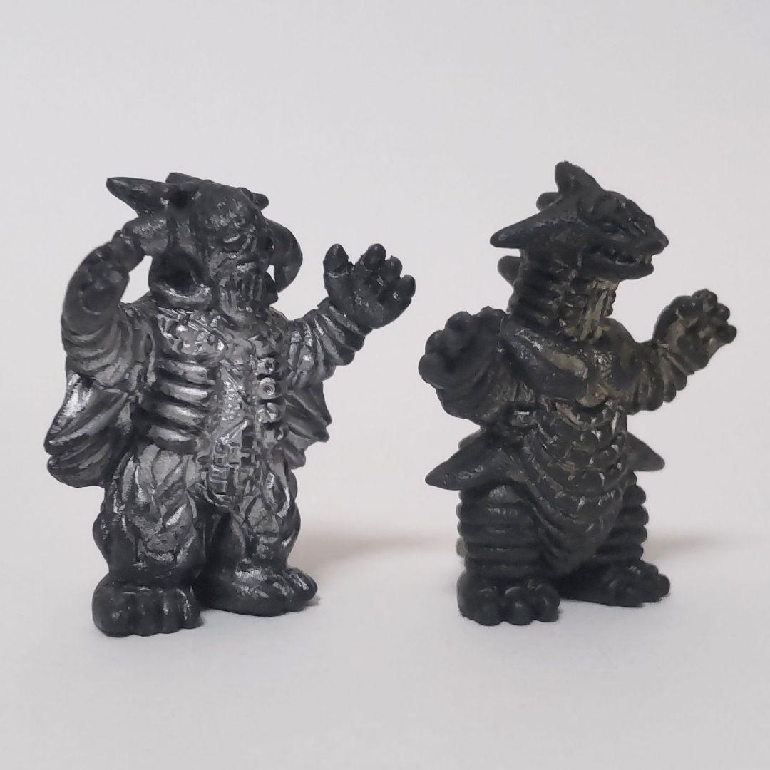 sasuさん用★コレ330,331　ウルトラマン怪獣消しゴム　デビロン＆ガモス黒