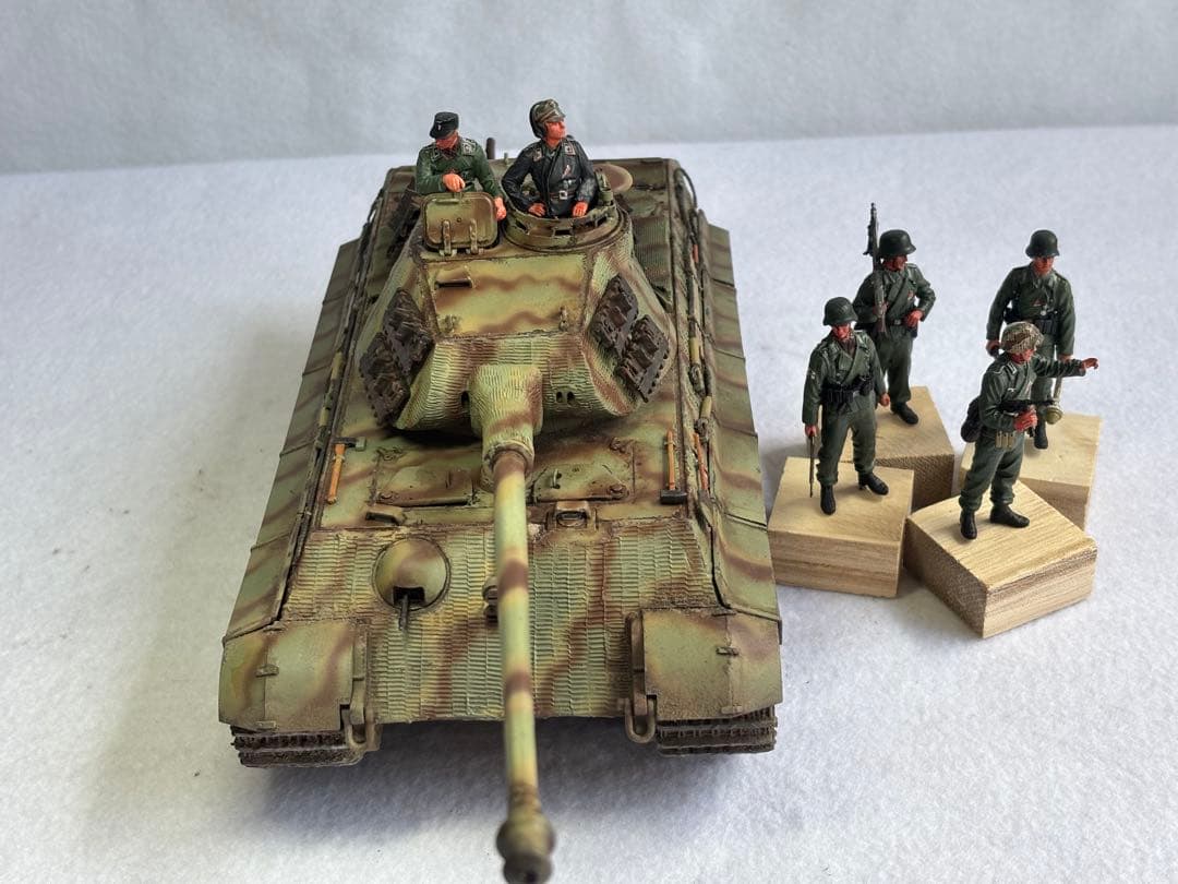 1/35 ドイツ陸軍キングタイガー重戦車プラモデル完成品