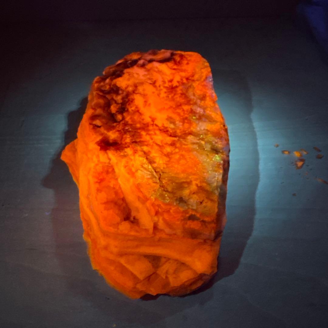 北海道石　然別オパール　蛍光オパール903ｇ