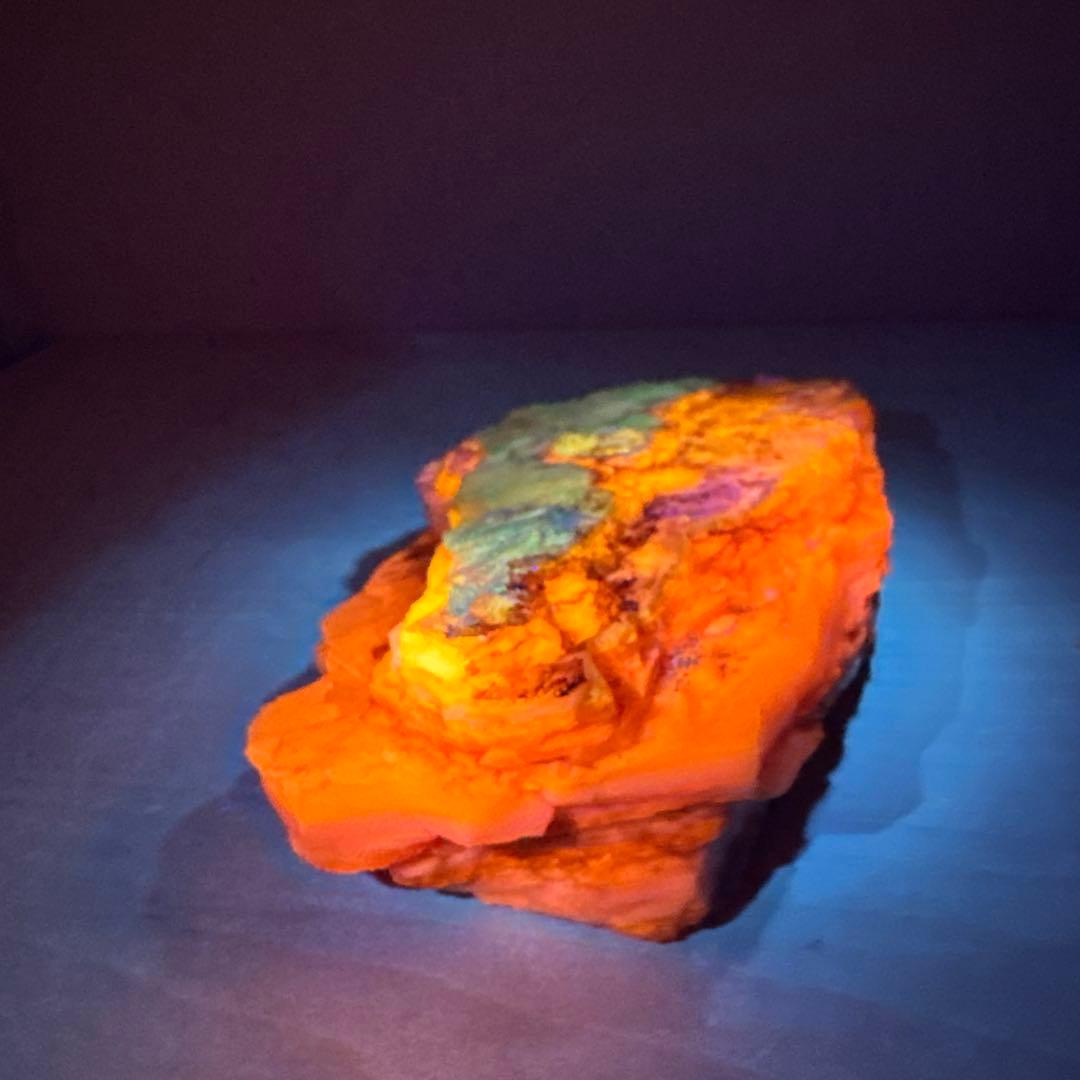 北海道石　然別オパール　蛍光オパール903ｇ