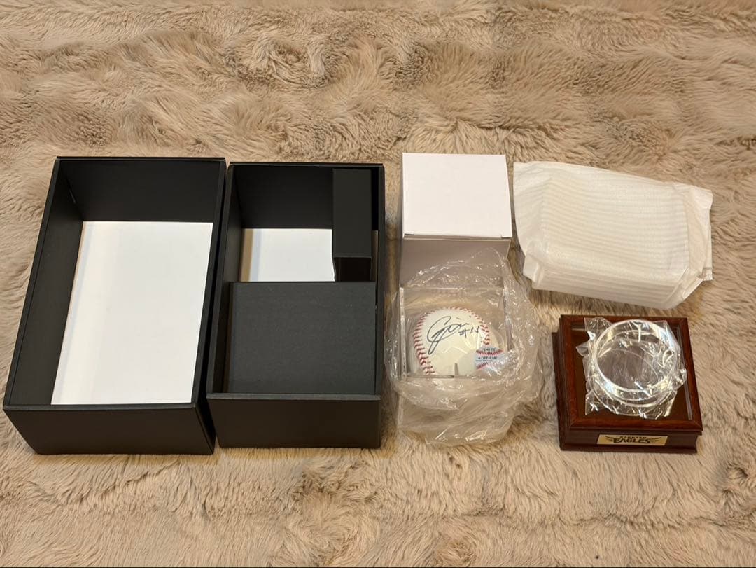 楽天イーグルス　銀次　サインボール　ケース付き　台座付き　箱付き　新品未使用