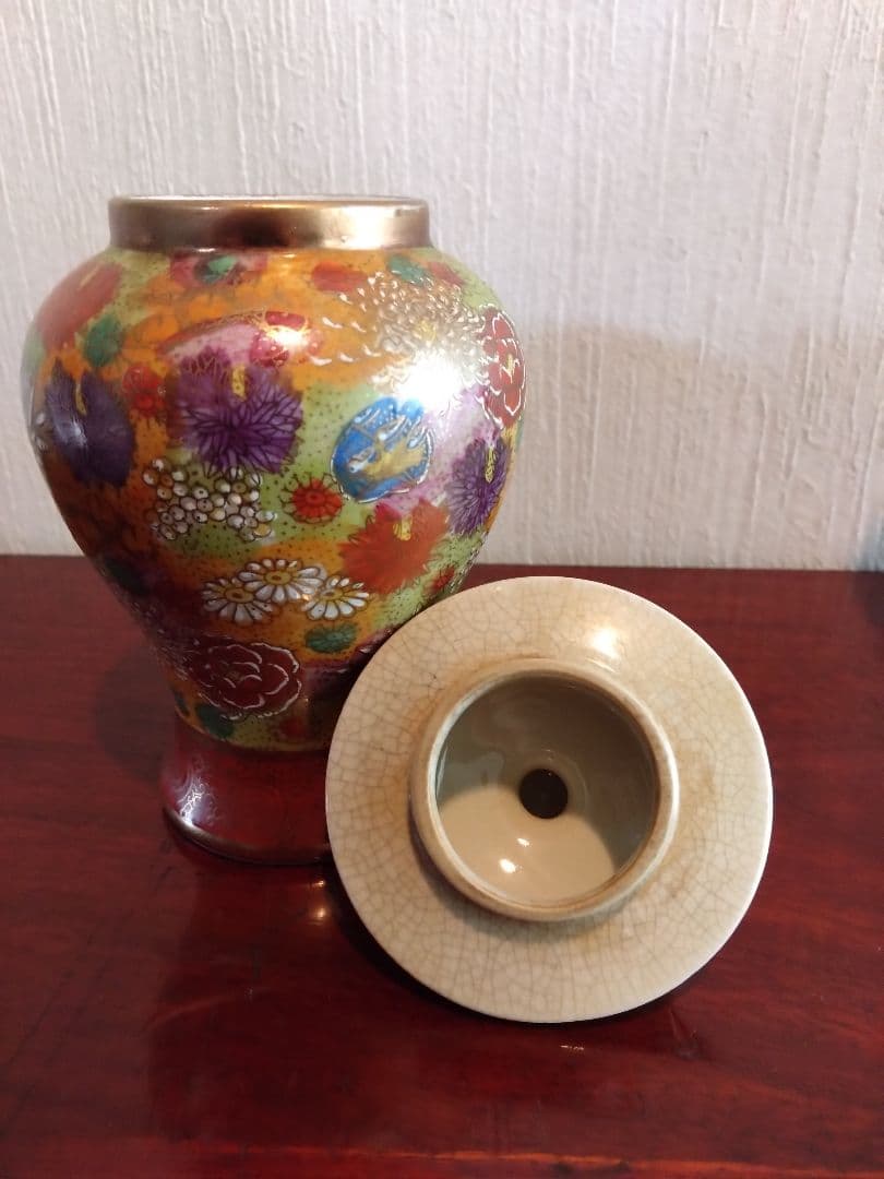時代物　 薩摩焼 丸十字 金彩色絵花詰文有蓋壷