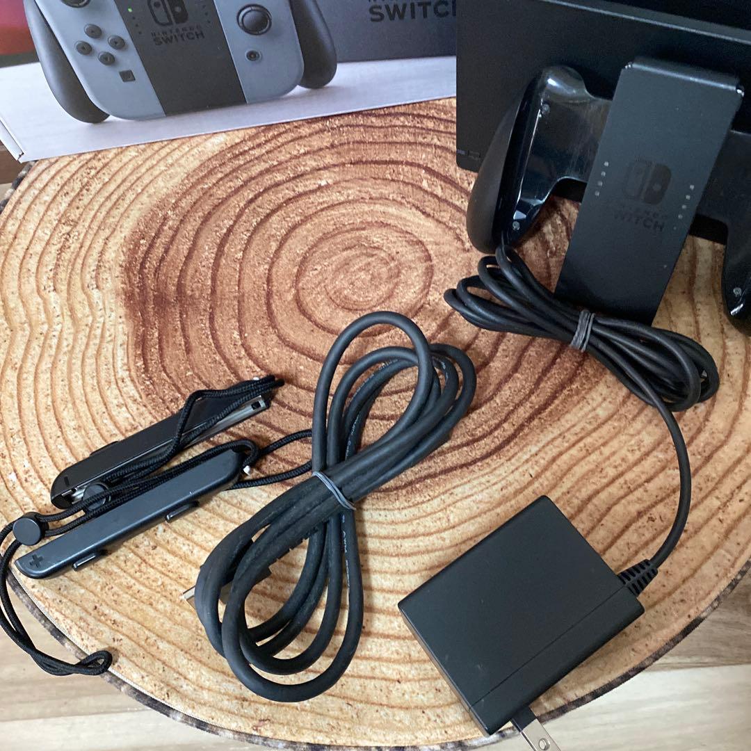 Nintendo Switch ニンテンドースイッチ本体　グレー①