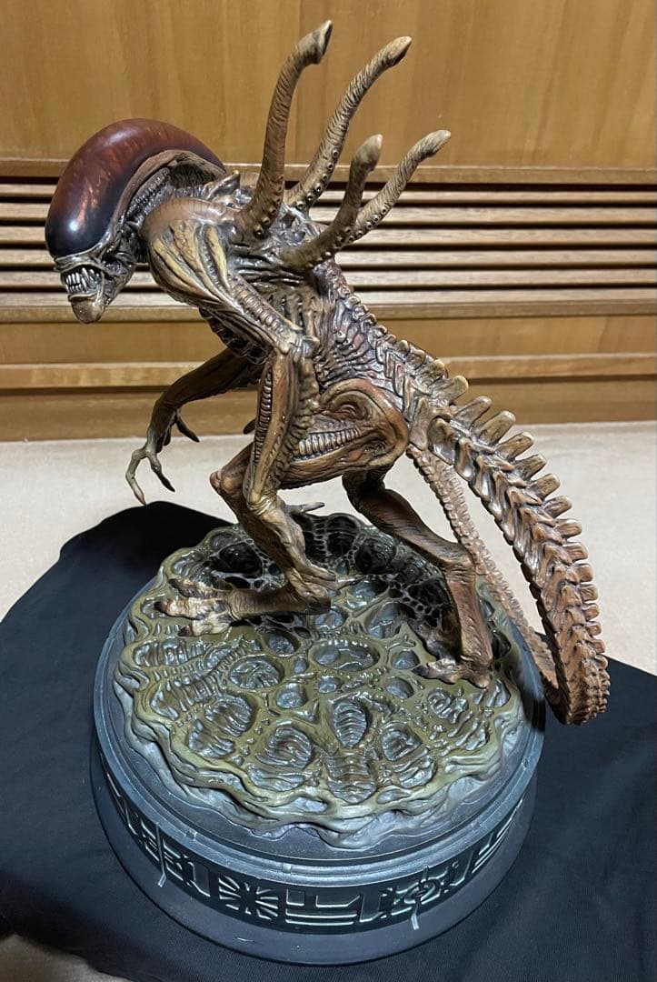 カ*シ様 【美品/元箱なし】SIDESHOW製 エイリアン4版ゼノモーフ スタチ