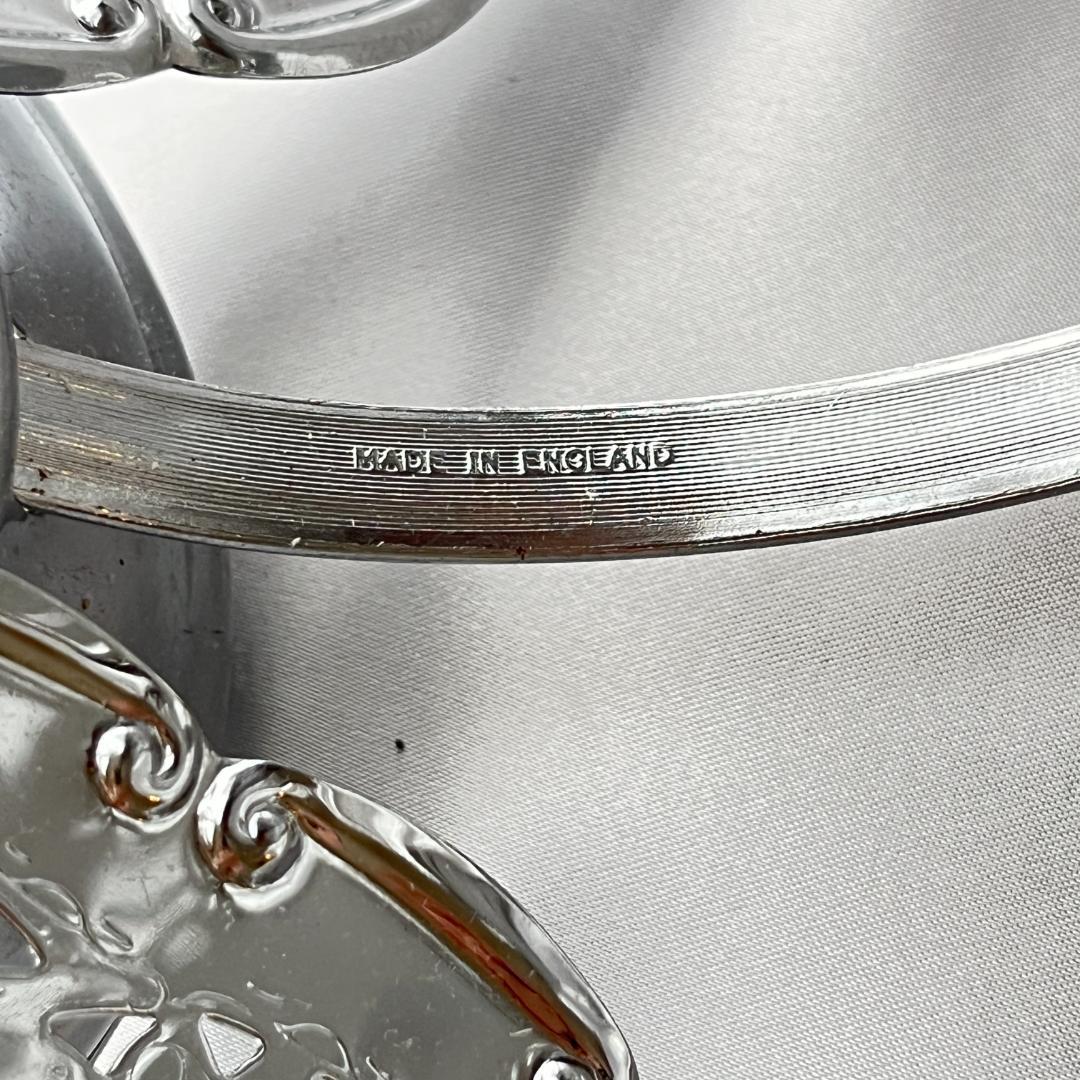 【英国】 エンボスと透かしのケーキスタンド バタフライ式