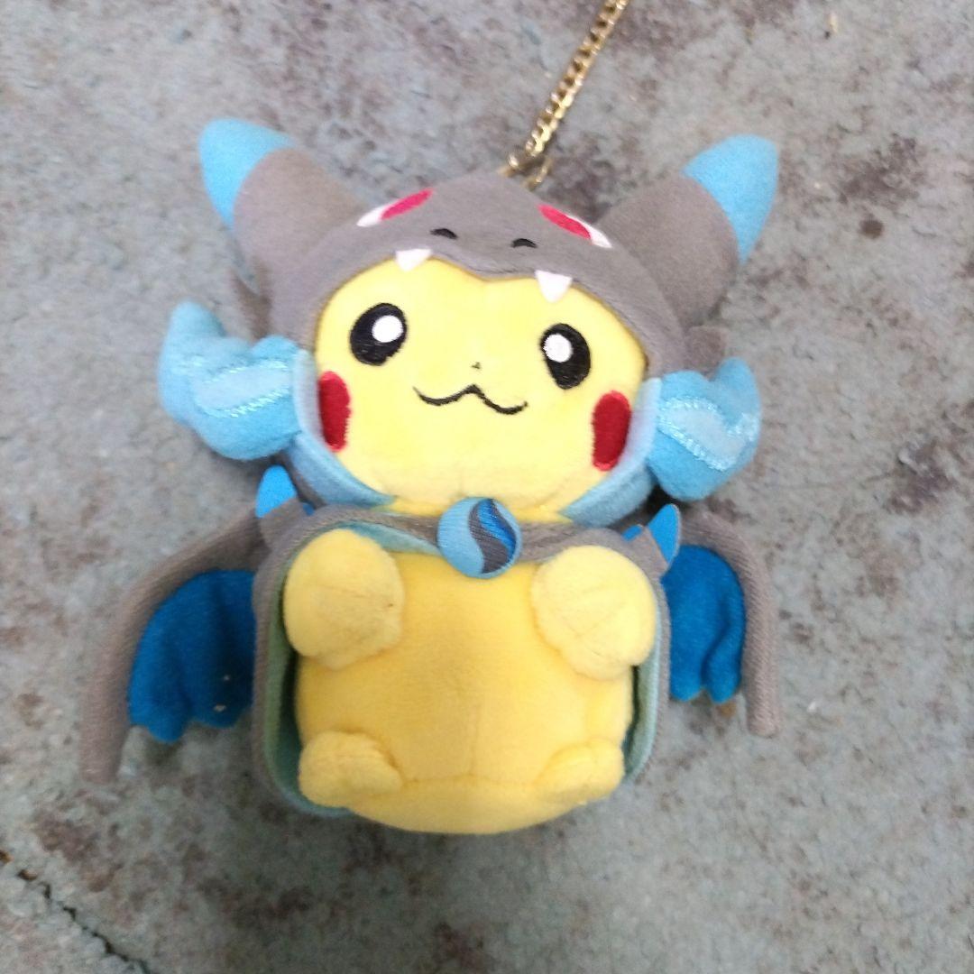 ポンチョを着たピカチュウ メガリザードンX ぬいぐるみキーホルダー ポケモンセン