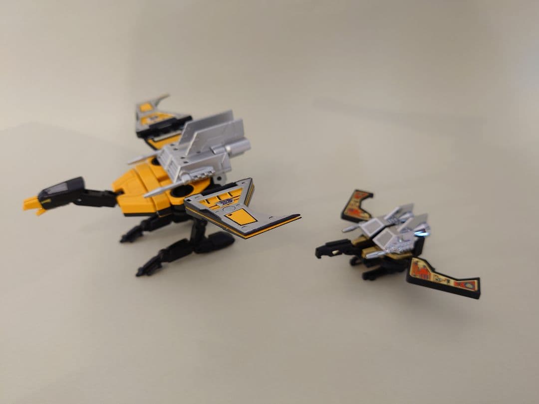 非正規　トランスフォーマー 　カセットロン「ヴォルチャー　バザード」２種セット