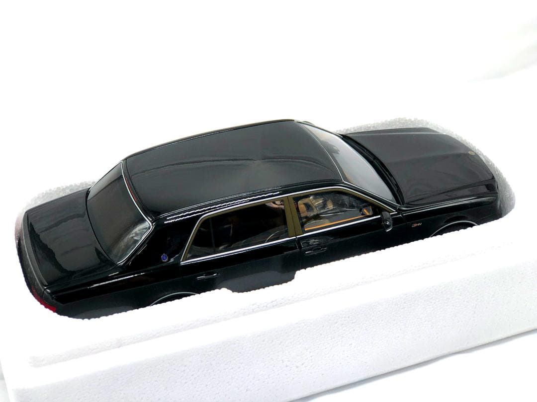 京商 1/18 トヨタ センチュリー GRMN (ブラック)