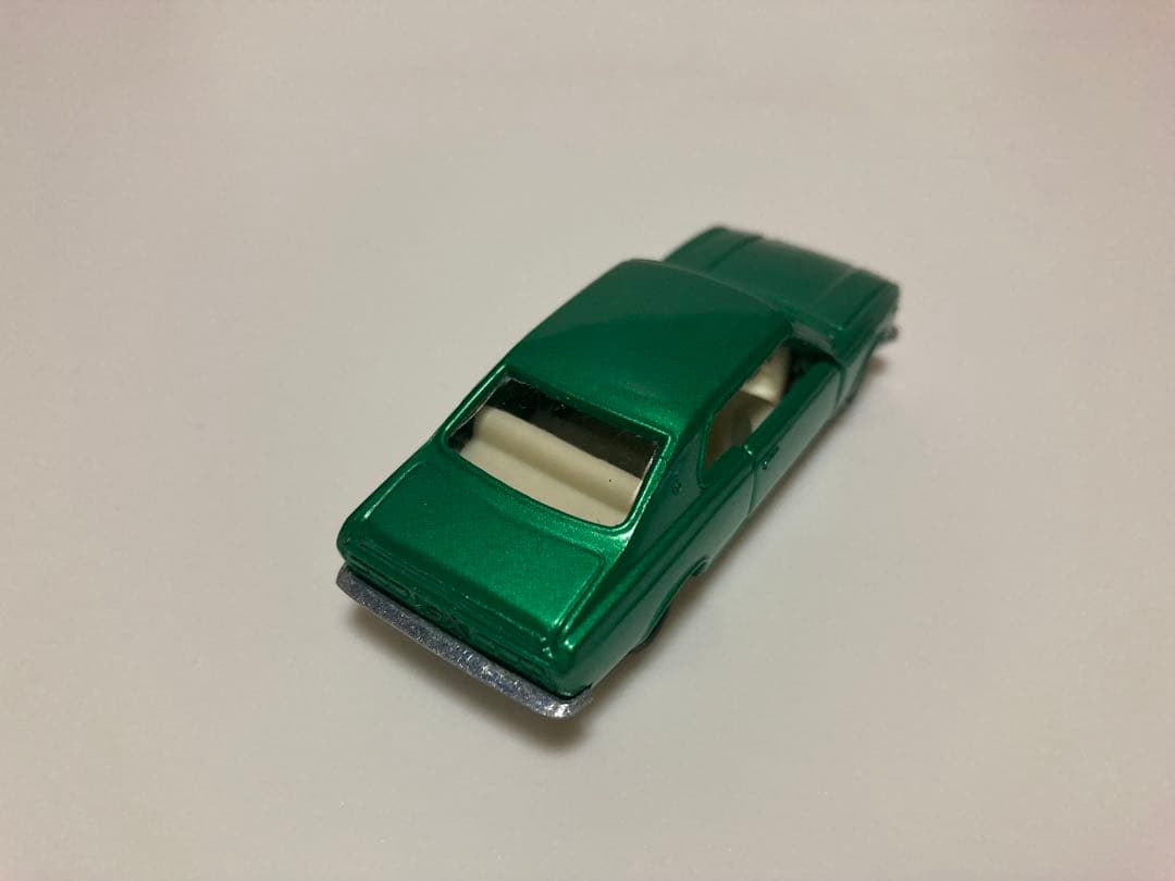 トミカ　日本製　ニッサン　ローレル2000GX 1Aホイール　色指定箱