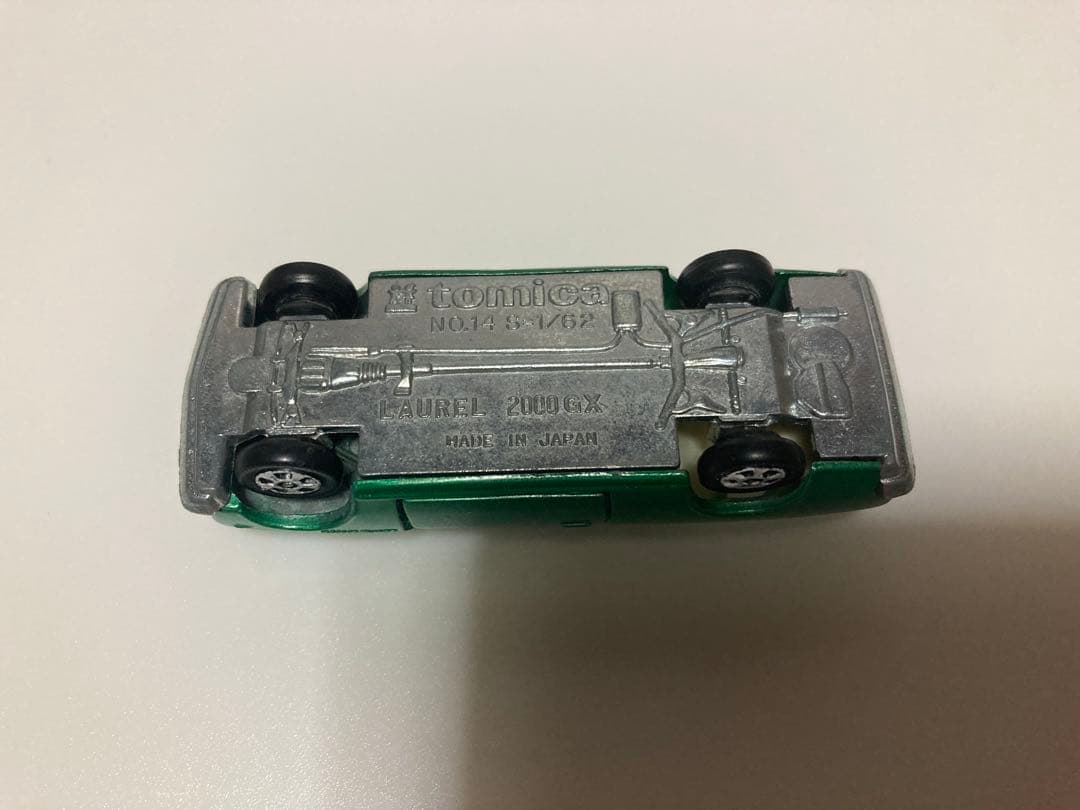 トミカ　日本製　ニッサン　ローレル2000GX 1Aホイール　色指定箱