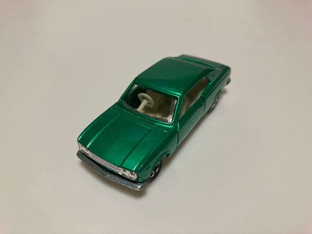 トミカ　日本製　ニッサン　ローレル2000GX 1Aホイール　色指定箱