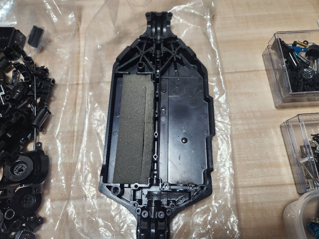 タミヤ TT-02 オプション多数 サーボ、スペアパーツ、ボディ付き シャーシ