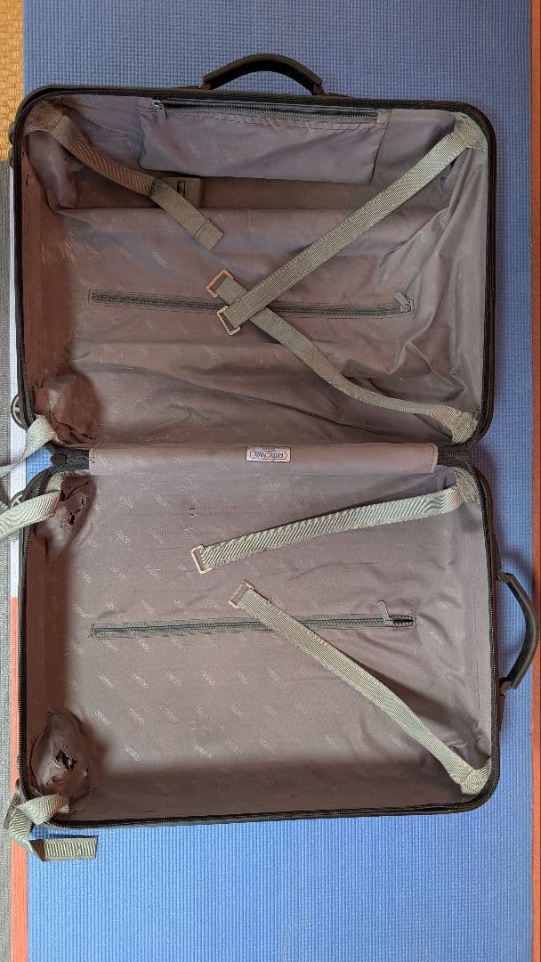 RIMOWA ブラックキャリーケース