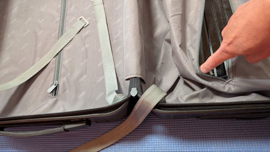 RIMOWA ブラックキャリーケース