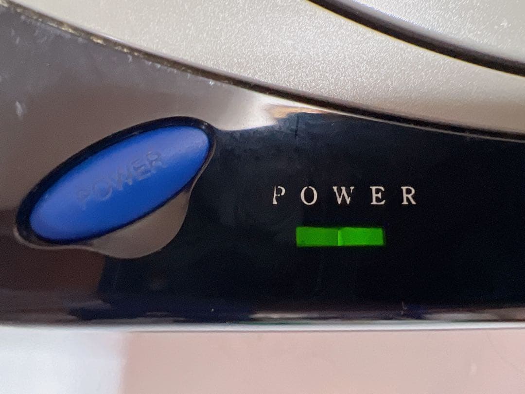 レトロなセガのゲーム機とアクセサリーのコレクション