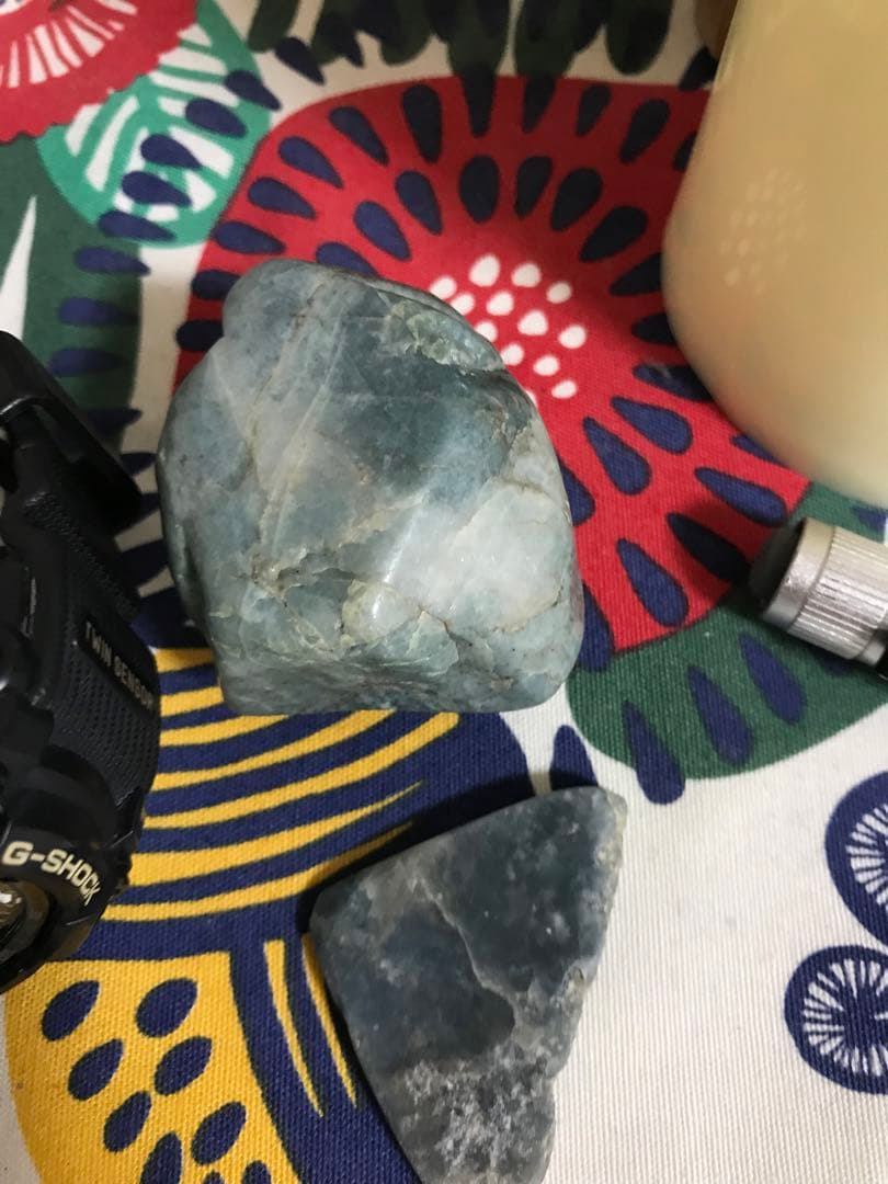 糸魚川 ヒスイ コン沢 青翡翠原石 宝石　原石　スライス