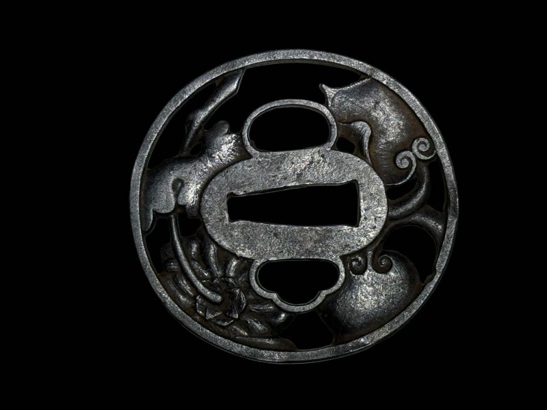 鉄製 鍔 花と葉のデザイン