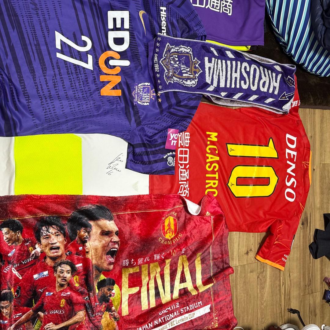 何が欲しいですか。　ユニフォーム、名古屋グランパス、サンフレッチェ広島