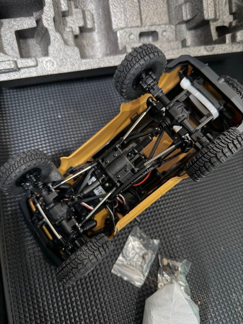 FMS FCX18 トヨタ ランドクルーザー LC80 RTR ライセンス品